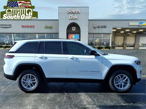 New 2026 Jeep Grand Cherokee Laredo AWD/4WD image 2