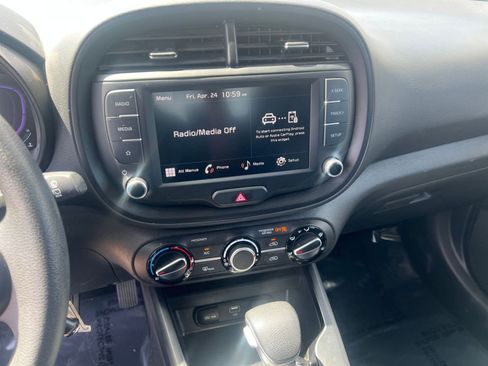 Used 2025 Kia Soul LX w/ LX Technology Package FWD image 17