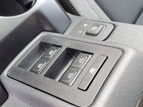 New 2025 Ford Bronco 4-Door image 18