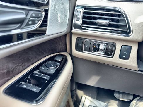 Used 2024 Lincoln Navigator Reserve AWD/4WD image 15