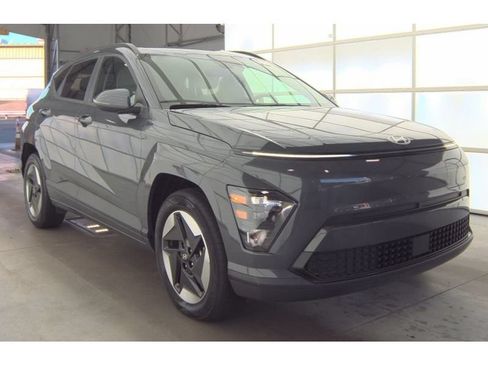 Used 2024 Hyundai Kona SEL FWD image 2