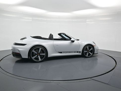 Used 2025 Porsche 911 Carrera image 31