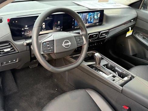New 2026 Nissan Sentra SR w/ SR Premium Package FWD image 14