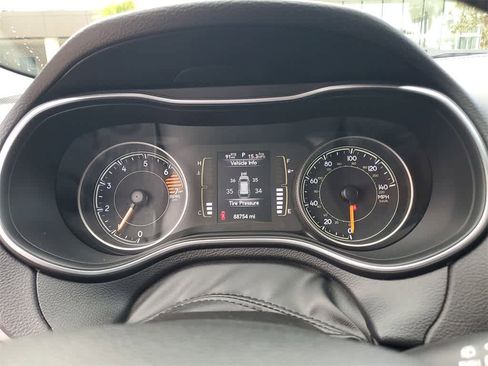 Used 2019 Jeep Cherokee Latitude Plus w/ Comfort/Convenience Group image 25