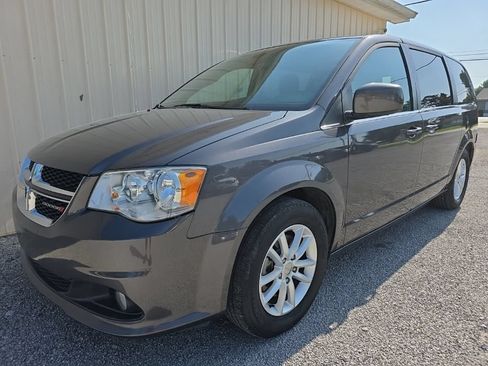 Used 2018 Dodge Grand Caravan SXT w/ Rear Park Assist Package FWD image 11