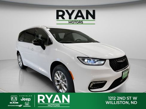 New 2026 Chrysler Pacifica Select AWD/4WD image 1