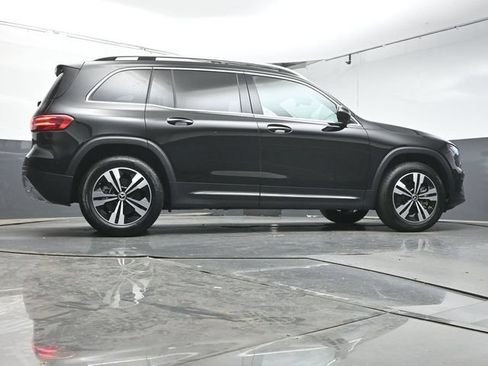 Used 2025 Mercedes-Benz GLB 250 image 40