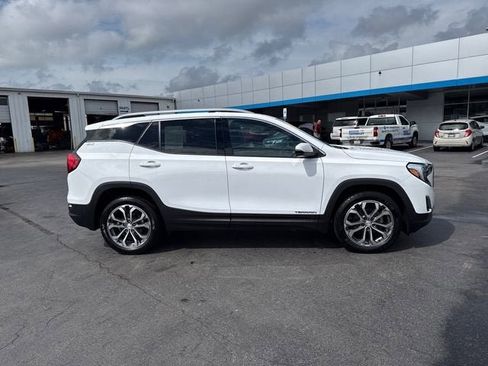 Used 2021 GMC Terrain SLT w/ Infotainment Package II AWD/4WD image 2