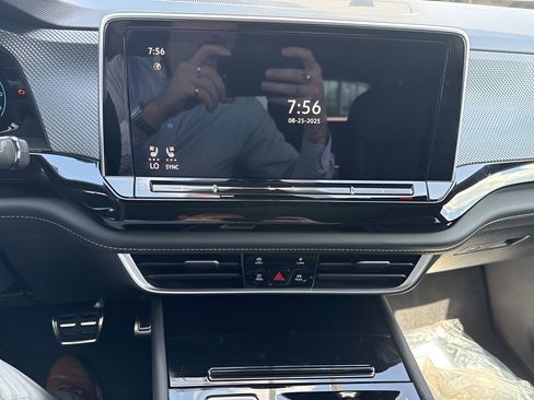 New 2026 Volkswagen Atlas Cross Sport SEL R-Line AWD/4WD image 22