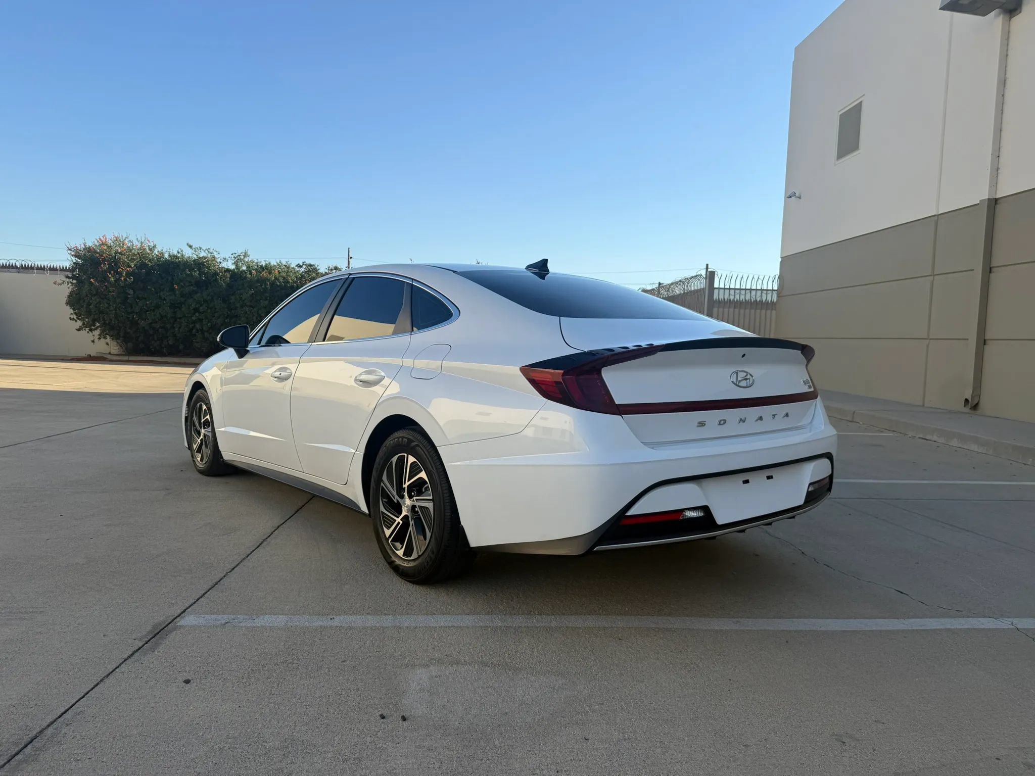 Used 2022 Hyundai Sonata Blue FWD image 3