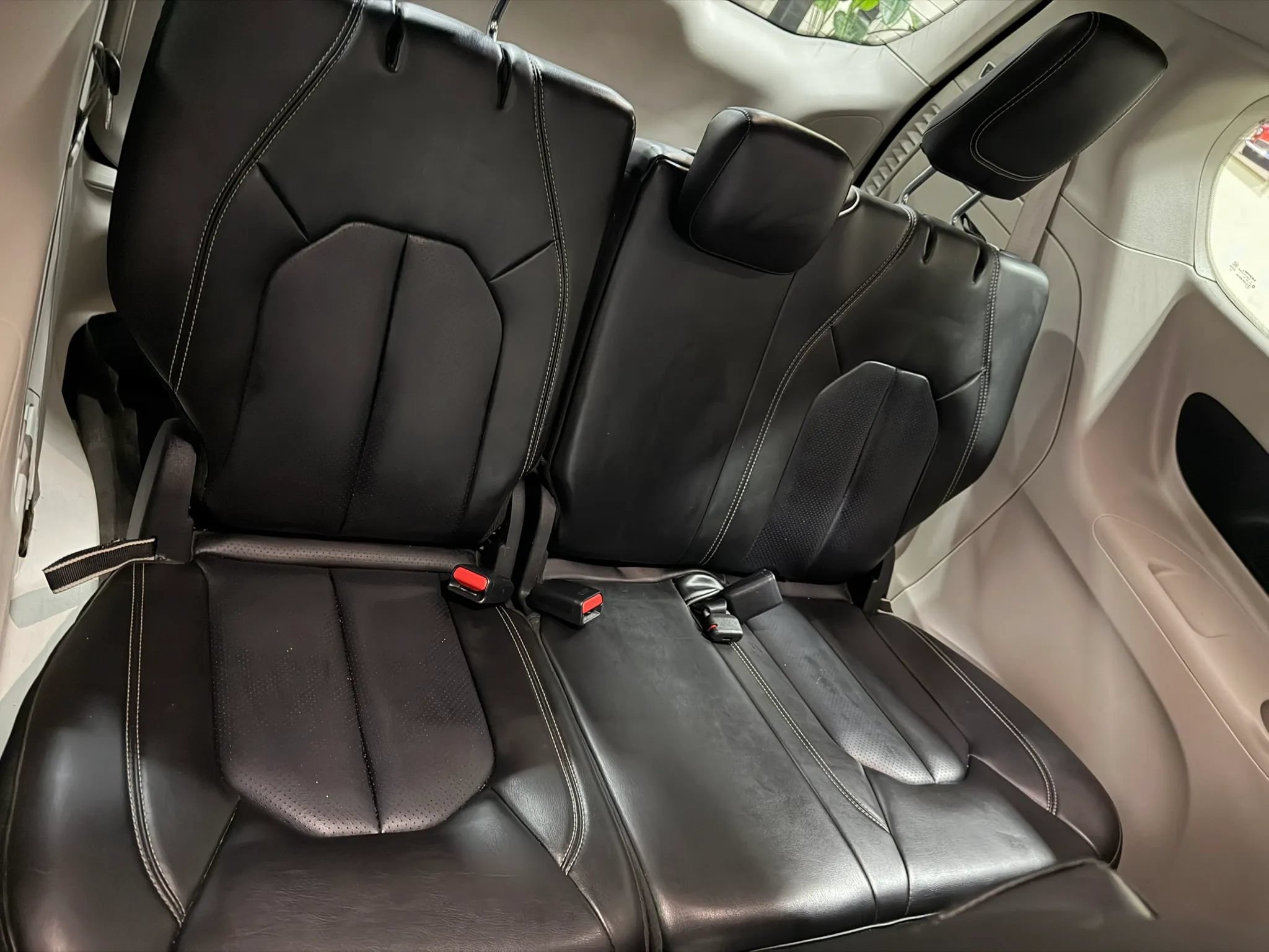 Used 2023 Chrysler Pacifica Touring-L FWD image 37