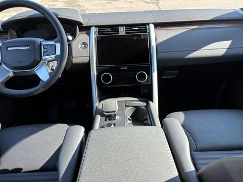 Used 2025 Land Rover Discovery S image 22
