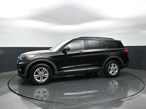 Used 2020 Ford Explorer XLT w/ Comfort Package AWD/4WD image 3