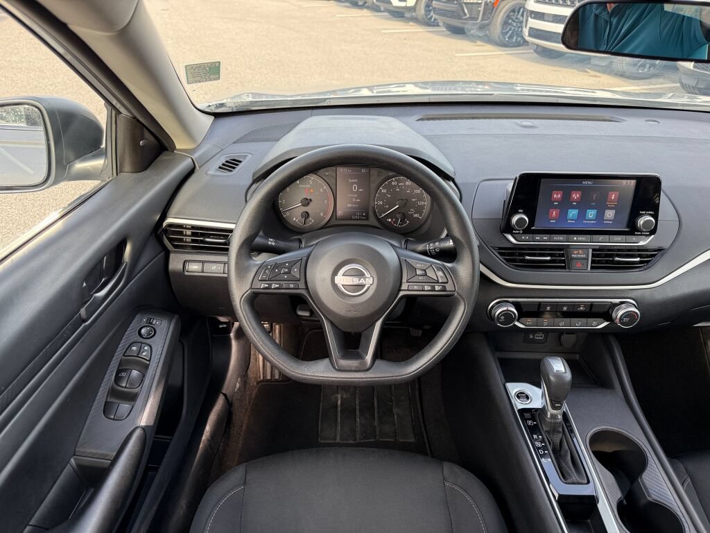 Used 2024 Nissan Altima 2.5 S FWD image 13