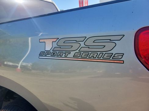 Used 2012 Toyota Tundra SR5 w/ SR5 Pkg image 5