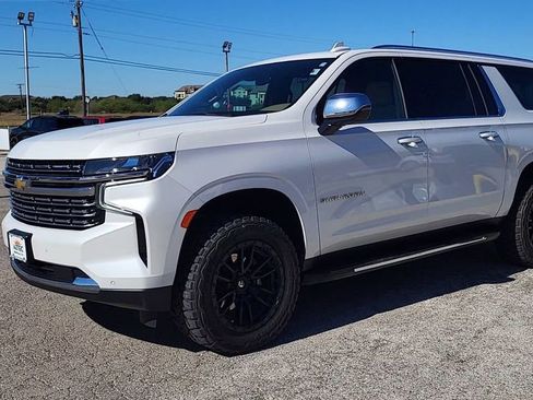 Used 2024 Chevrolet Suburban Premier image 3