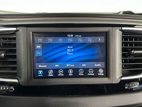 Used 2019 Chrysler Pacifica LX FWD image 13