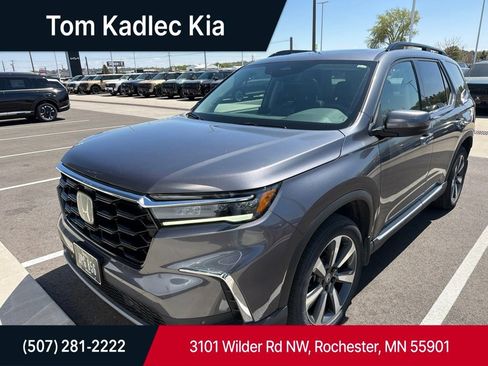 Used 2023 Honda Pilot Touring image 1