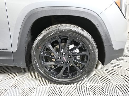 Used 2023 GMC Terrain SLE w/ Driver Convenience Package image 11