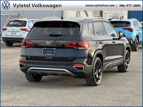Certified 2023 Volkswagen Taos SE w/ Black Wheel Package image 3