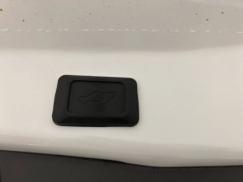 New 2025 Toyota RAV4 XLE image 18