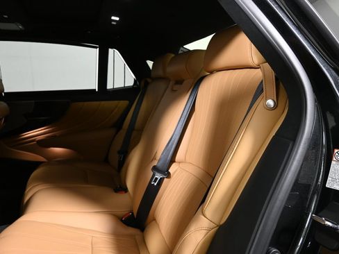Used 2024 Lexus LS 500 AWD w/ Luxury Package image 6