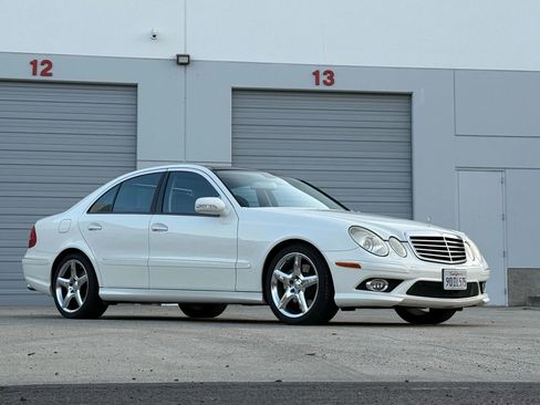 Used 2009 Mercedes-Benz E 350 Sedan image 4