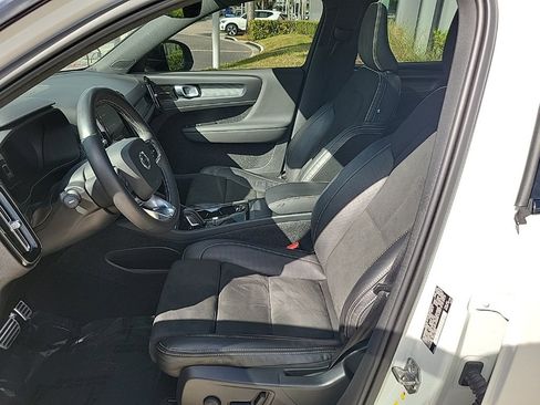 Used 2021 Volvo XC40 P8 Recharge w/ Advanced Package image 13