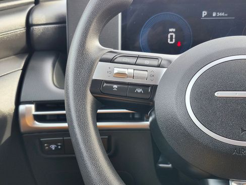 Certified 2025 Hyundai Tucson SE image 28