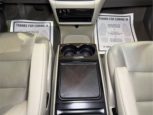 Used 2017 Toyota Sienna XLE Premium image 18