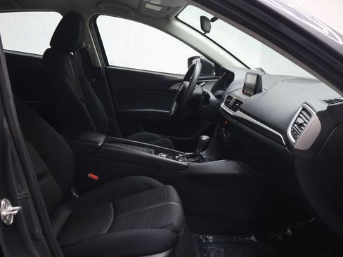 Used 2017 MAZDA MAZDA3 Sport w/ Preferred Equipment Package FWD image 9
