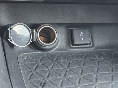 Certified 2021 Toyota RAV4 XLE Premium AWD/4WD image 27