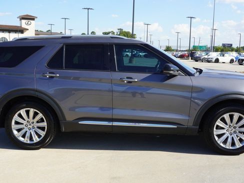 Used 2022 Ford Explorer Limited w/ Equipment Group 301A RWD image 4