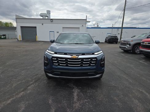 New 2026 Chevrolet Equinox LT w/ Convenience Package II FWD image 2