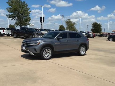 Used 2023 Volkswagen Atlas Cross Sport SE FWD image 4