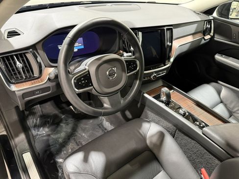 Used 2025 Volvo V60 B5 Cross Country Plus image 17