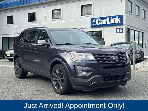 Used 2017 Ford Explorer XLT w/ Equipment Group 202A AWD/4WD image 1