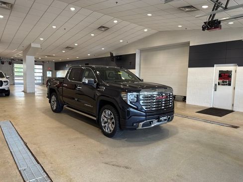 Used 2023 GMC Sierra 1500 Denali w/ Denali Reserve Package AWD/4WD image 1