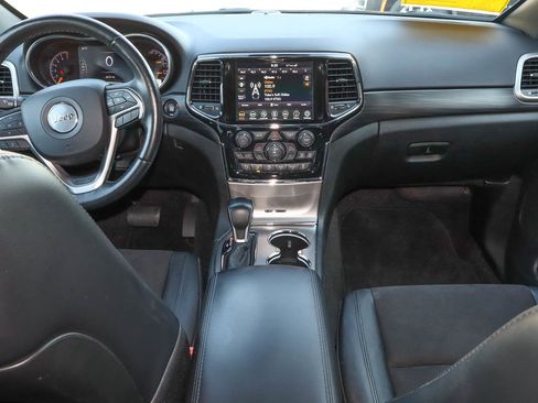 Used 2022 Jeep Grand Cherokee Laredo X image 10