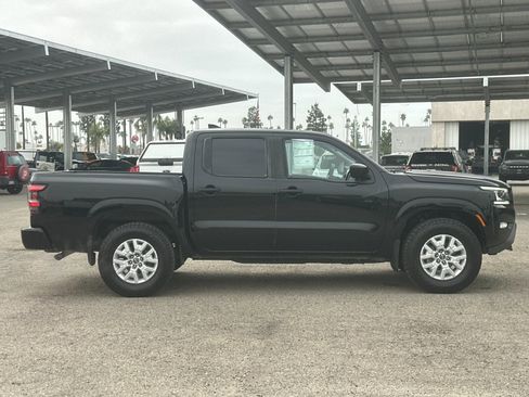 Used 2022 Nissan Frontier SV w/ SV Premium Package image 3