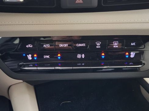 Certified 2023 Buick Envision Avenir AWD/4WD image 18