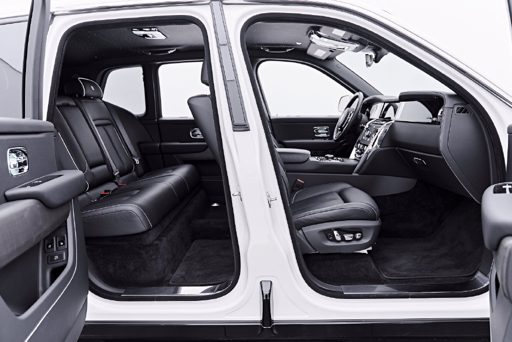 Used 2025 Rolls-Royce Cullinan AWD/4WD image 35