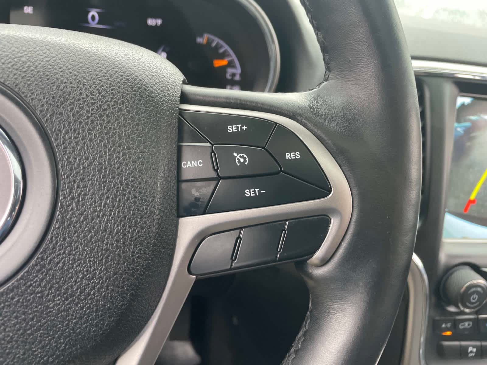 Used 2018 Jeep Grand Cherokee Altitude AWD/4WD image 31