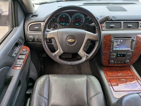 Used 2014 Chevrolet Suburban LTZ image 17