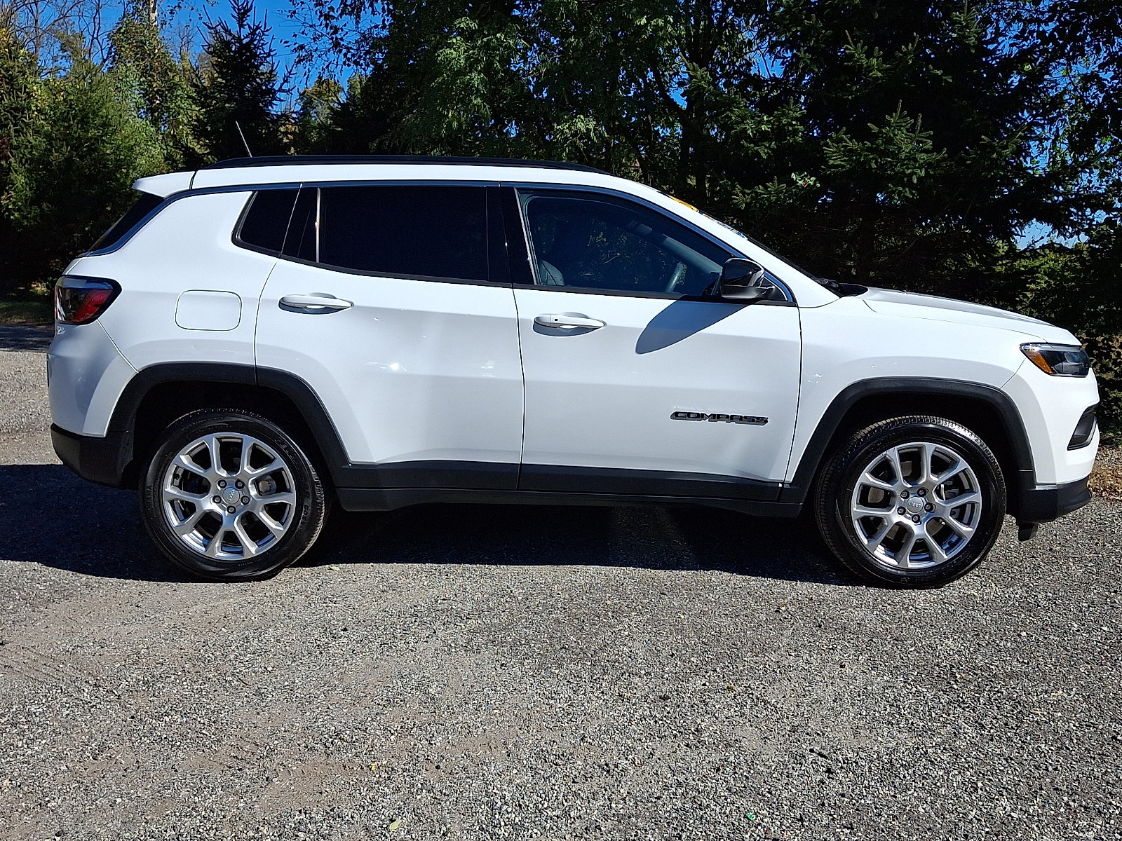Certified 2024 Jeep Compass Latitude AWD/4WD image 7