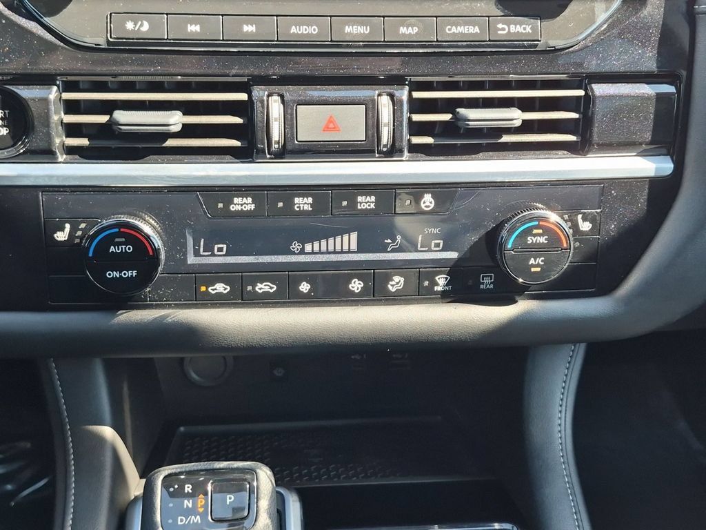 Used 2025 Nissan Pathfinder SL AWD/4WD image 26
