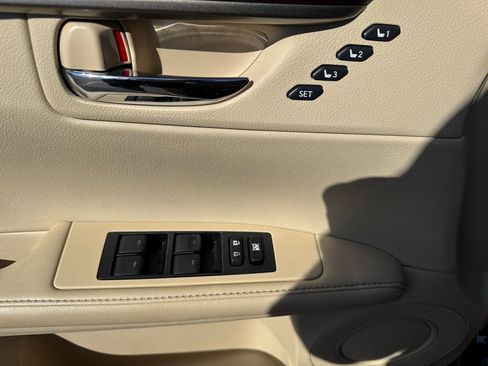 Used 2013 Lexus ES 350 w/ Luxury Pkg image 11