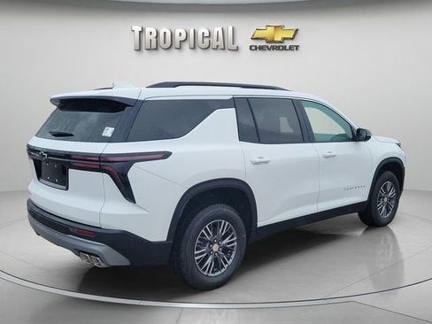 New 2026 Chevrolet Traverse LT image 3