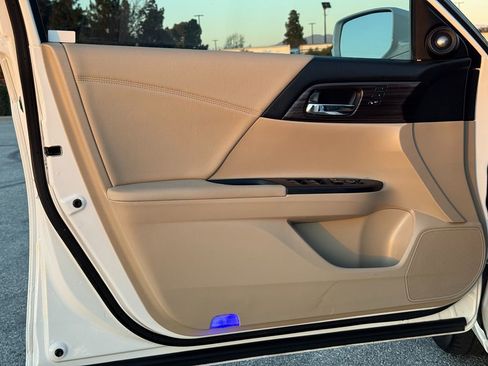 Used 2017 Honda Accord EX-L image 19