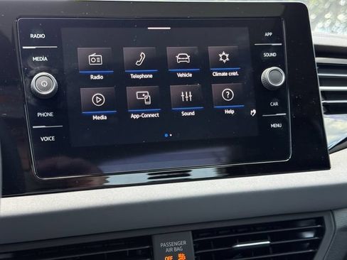 Used 2026 Volkswagen Jetta SE FWD image 16